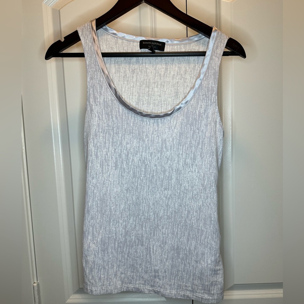 Banana Republic - Gray and White Patterned Tank